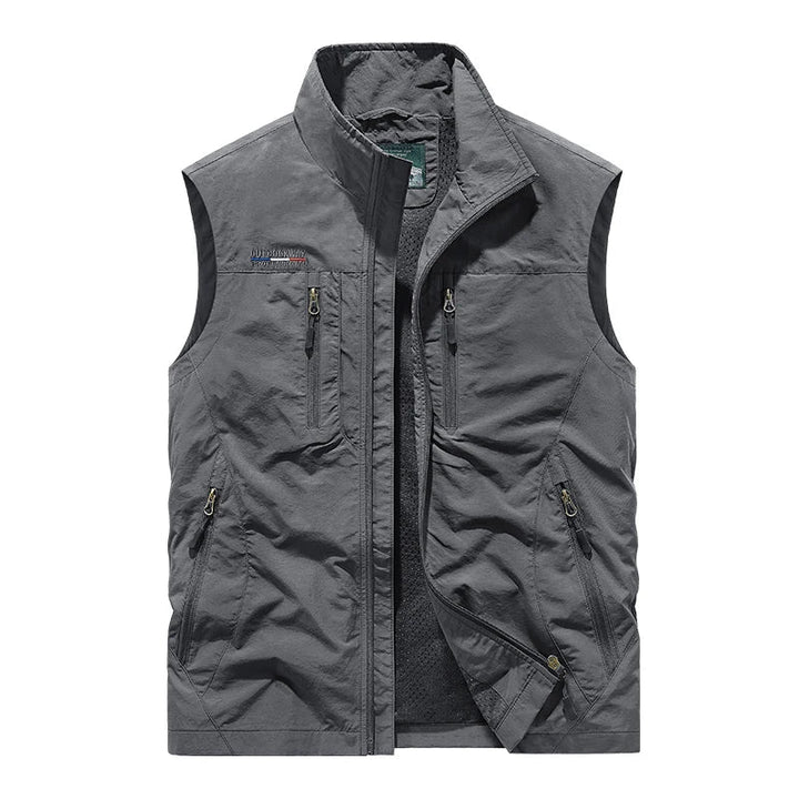 Men's fishing vest: Breathable mesh, quick-dry fabric, many pockets for tackle, ideal for anglers & outdoor utility.