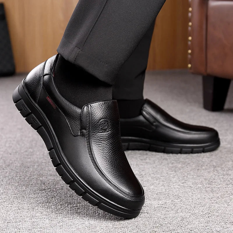 Easy-wear men's slip-on loafers, combining everyday comfort with versatile casual footwear & style.