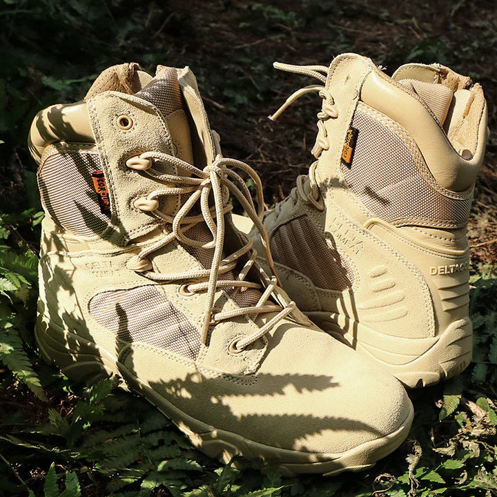 Men's military-style combat boots, featuring durable construction for challenging outdoor conditions