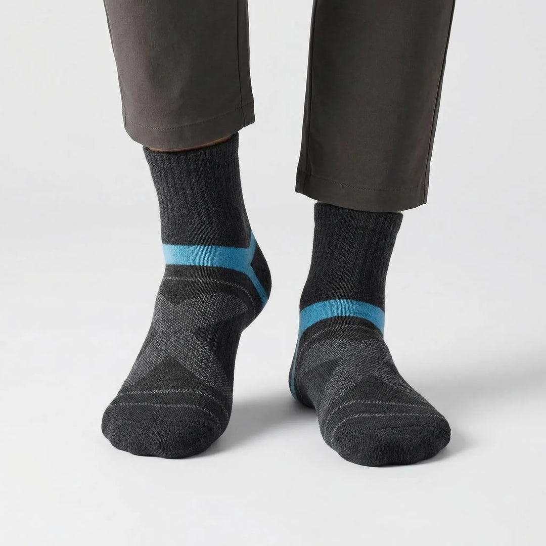 Men's sports ankle socks with arch support. Breathable, cushioned, & moisture-wicking for workouts.