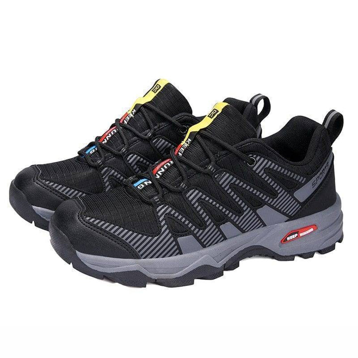 Men's hiking & climbing shoes, robust and breathable, ready for any outdoor adventure.