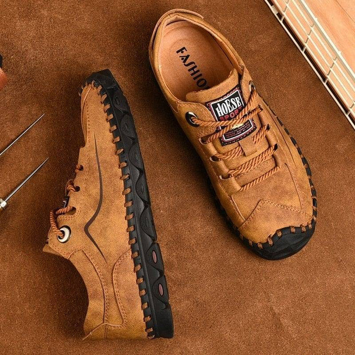 Durable men's leather hiking shoes with breathable design, ideal for tactical outdoor use, pair