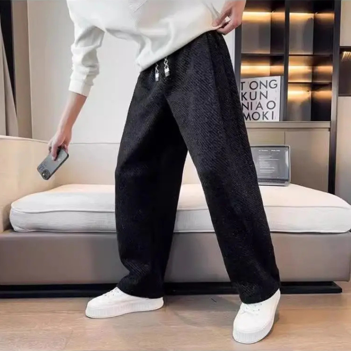 Men's heavyweight cotton-blend brushed knit pants with a modern tapered fit & comfortable drawstring.