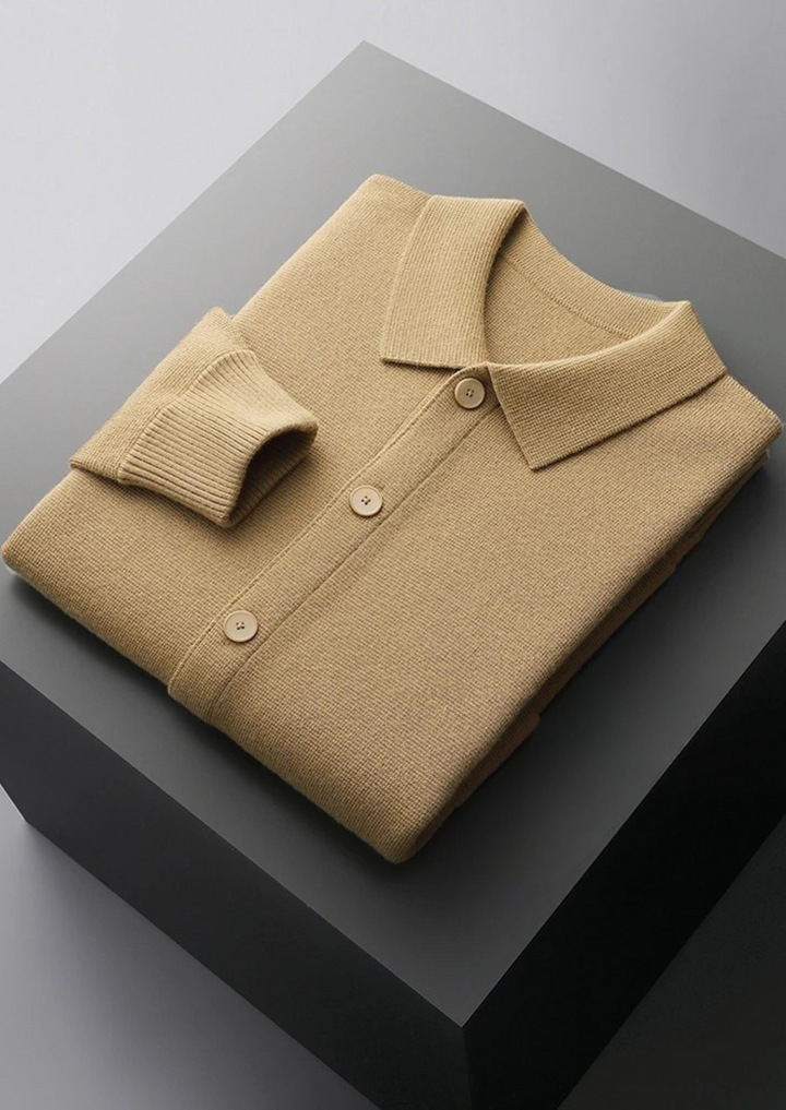 Comfortable long-sleeve knitwear: Men's button-up cardigan with patch pockets for smart casual style.