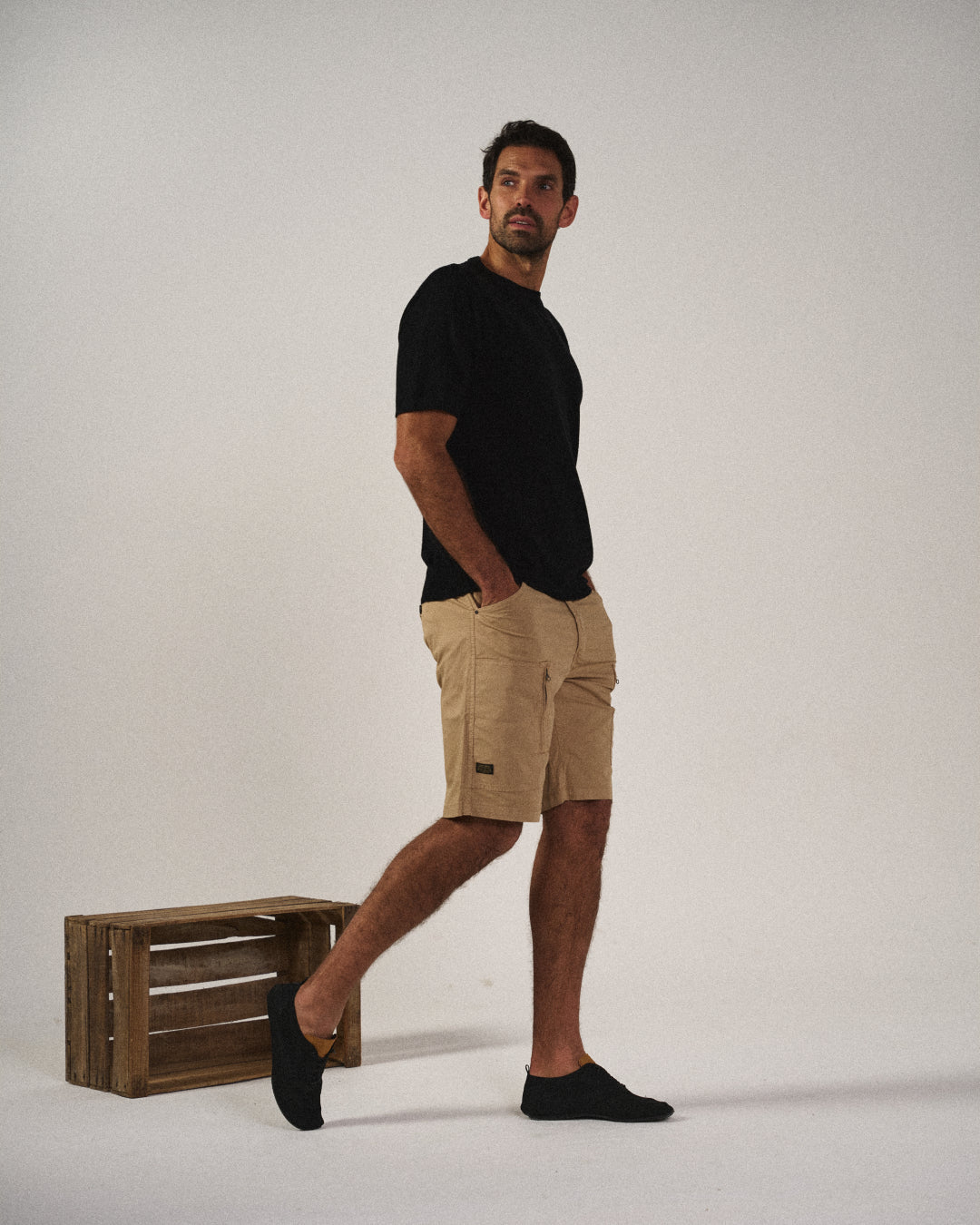 Man wearing tailored fit Cadiz cargo shorts with utility pockets. Comfortable for casual summer fashion & outdoor activity.