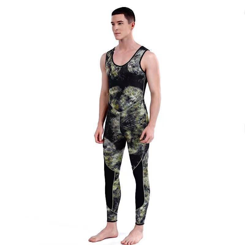 Camouflage neoprene men's full-body wetsuit, essential gear for scuba diving