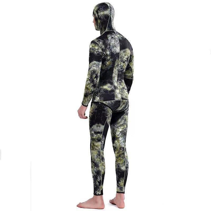Back view of a thermal protection men's camouflage wetsuit, showcasing the suit's quality and design for snorkeling.
