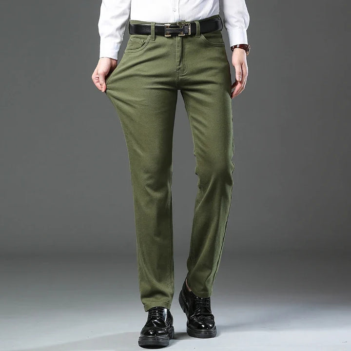 Comfortable men's classic fit stretch pants, ideal for all-day wear and maximum movement.