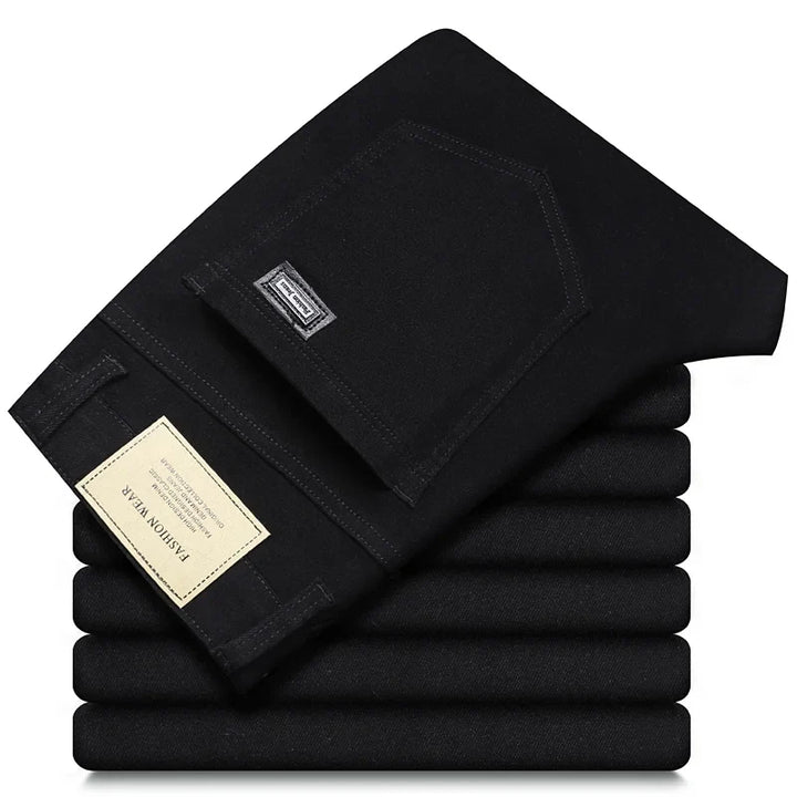 Detail of men's classic fit pants, highlighting quality fabric and comfortable design. Versatile men's trousers.