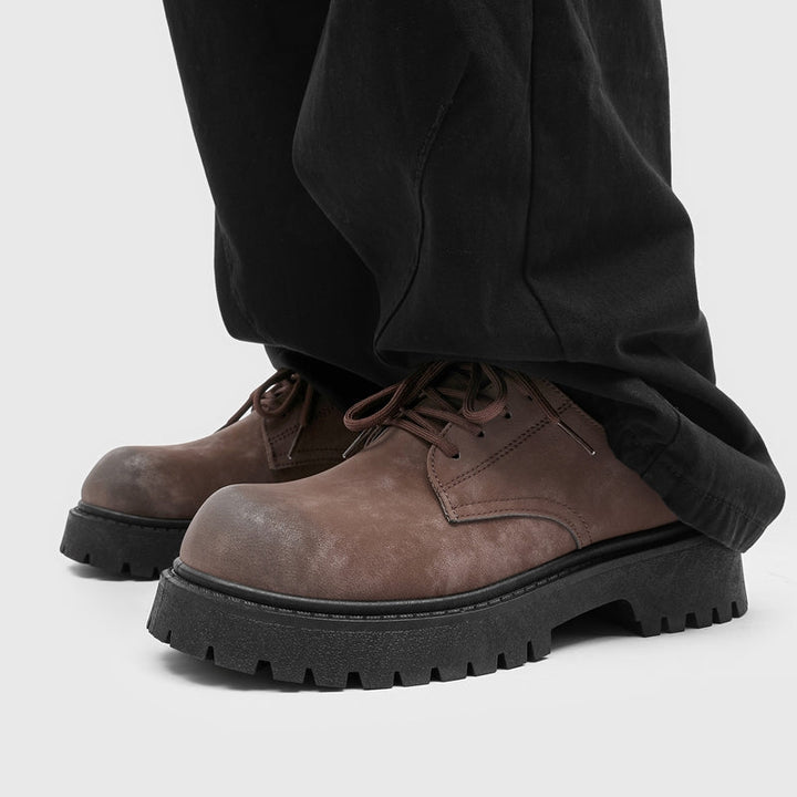 Brown men's classic Foundry Derby shoes, ideal for formal and casual occasions with a sturdy sole.