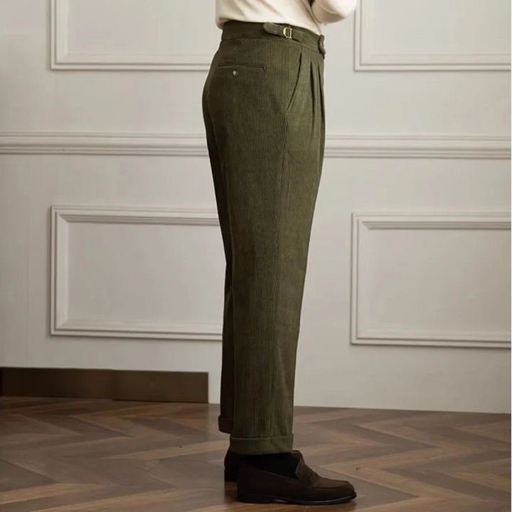 Comfortable men's fashion: high-waisted pleated pants with a classic design for work or daily wear.