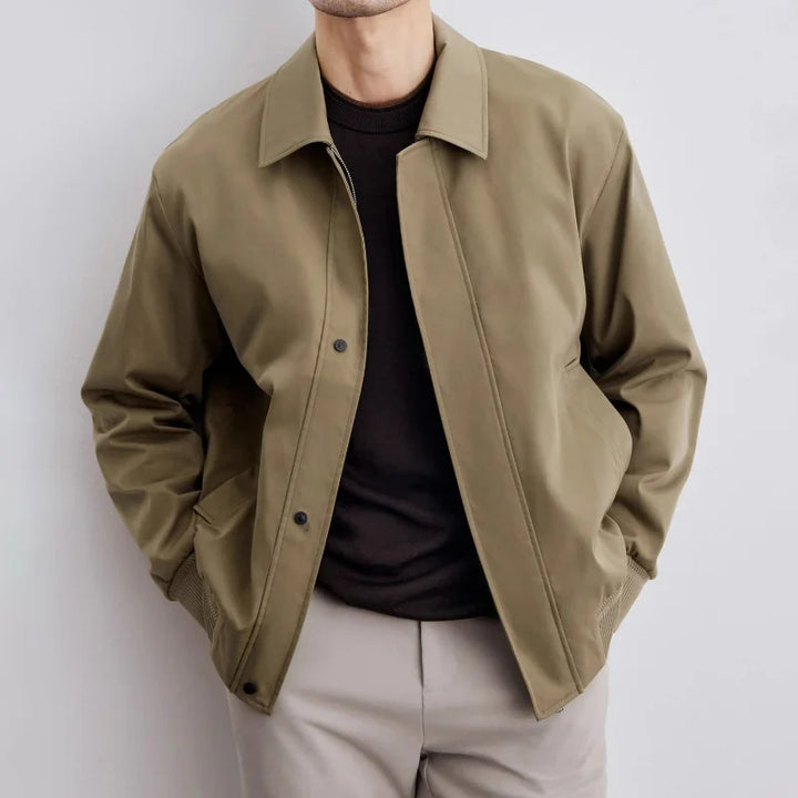 Men's classic lightweight jacket for all-season layering. Versatile, stylish outerwear with a relaxed fit.