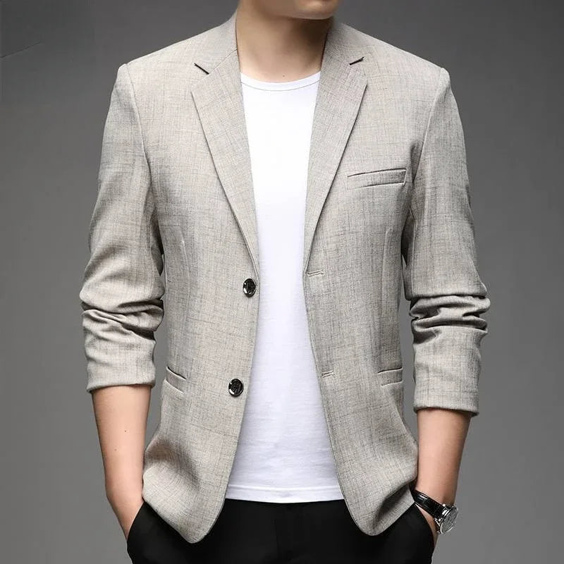 Elegant men's formal blazer, ideal for business meetings & sophisticated events. A key piece for sharp style.