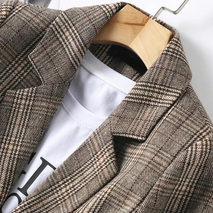 Versatile men's tailored plaid blazer, stylish outerwear for both formal wear and business casual ensembles.
