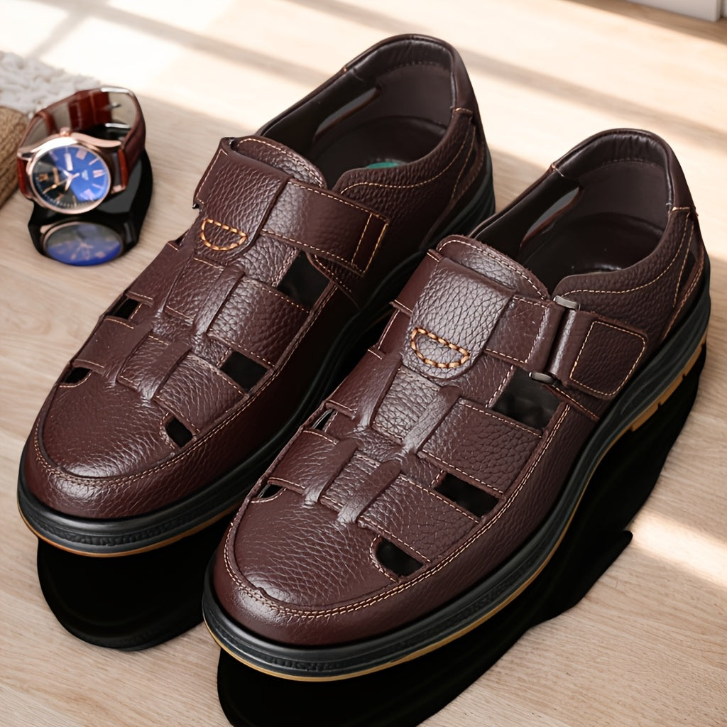 Men's breathable closed-toe summer sandals with adjustable strap for a secure & comfortable outdoor fit.