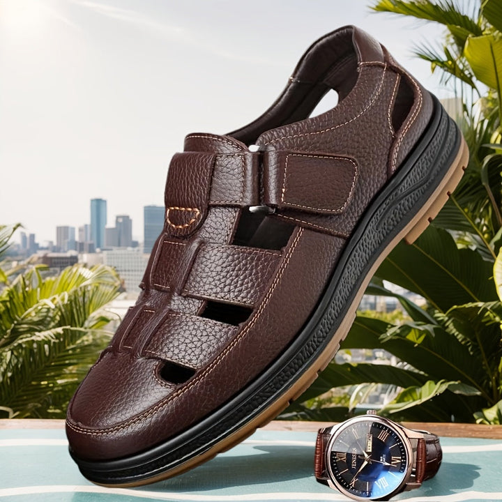 Stylish men's closed-toe summer sandals, ideal for outdoor activities, offering comfort & protection.