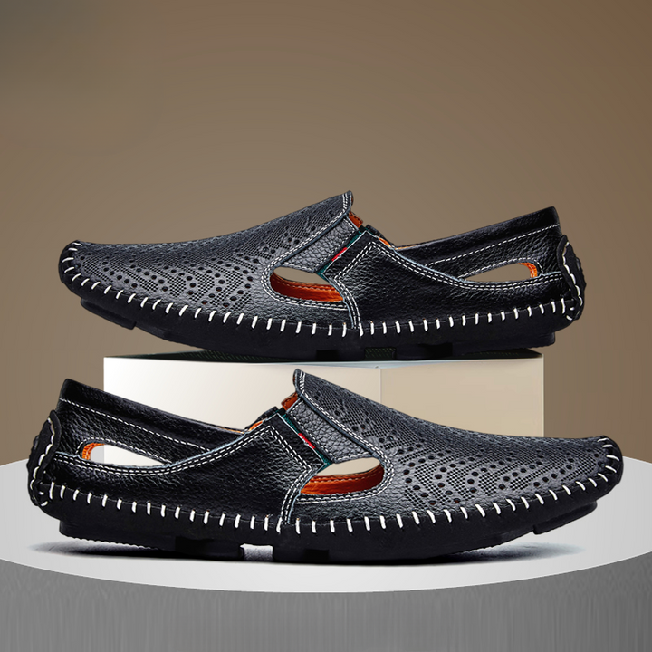 Versatile men's comfort sandals with adjustable strap, suitable for casual & outdoor summer use.