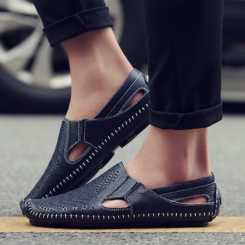 Casual men's open-toe sandals with adjustable strap. Excellent summer footwear for warm weather.