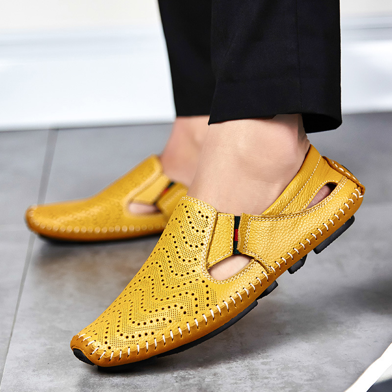 Men's walking sandals, adjustable strap, providing comfort & support for extended summer wear.