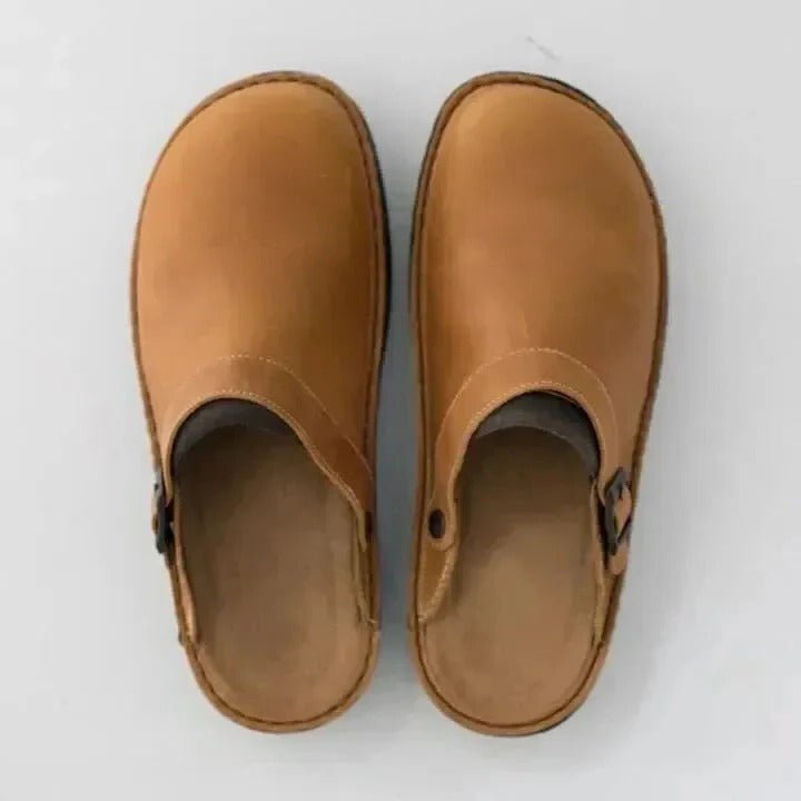 Easy-wear men's slip-on mules featuring a sturdy heel strap, perfect for indoor & outdoor comfort.
