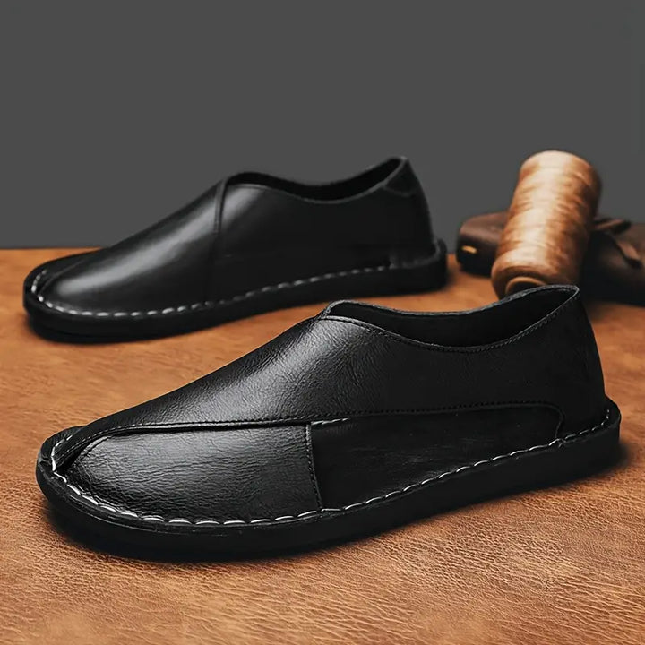 Stylish men's summer sandals with robust cross-strap design for optimal comfort.