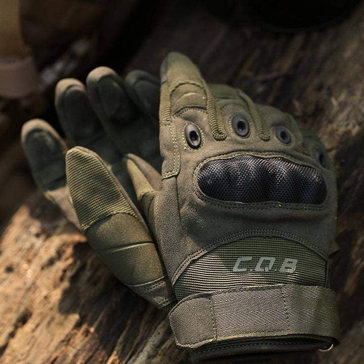 Men's CQB full finger tactical gloves with hard knuckle protection, ideal for outdoor activities