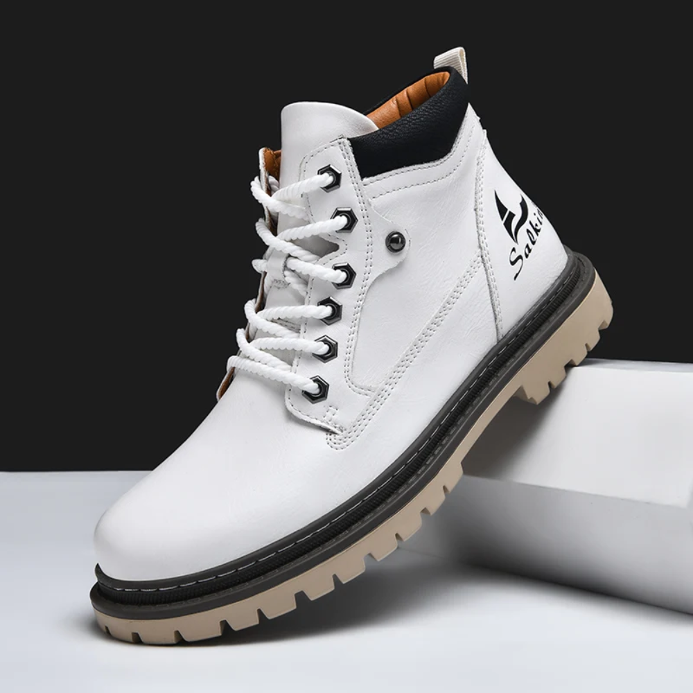 Men's durable walking ankle boots, perfect for long hikes and comfortable urban use.