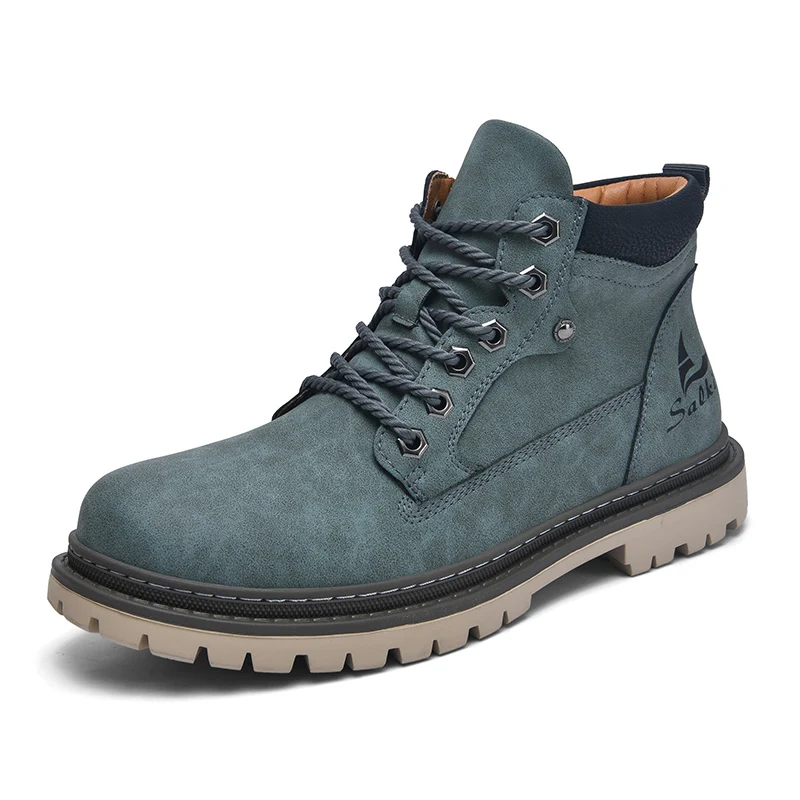 Rugged men's all-terrain footwear: durable ankle boots for adventure and urban style.