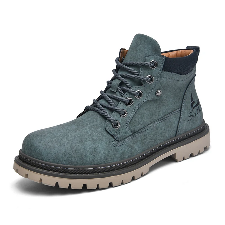 Rugged men's all-terrain footwear: durable ankle boots for adventure and urban style.
