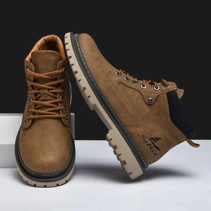 All-terrain men's durable boots providing comfort & grip for outdoor activities & city walks.
