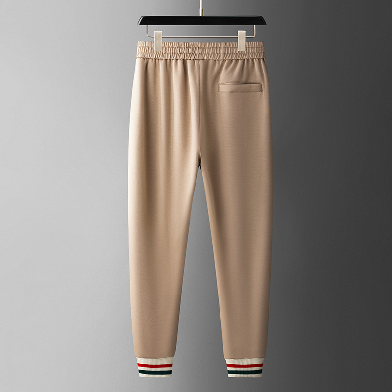 Comfortable men's sportswear: Dynamic Royal Navy full-zip tracksuit with legacy cream accents. Ideal for active men.