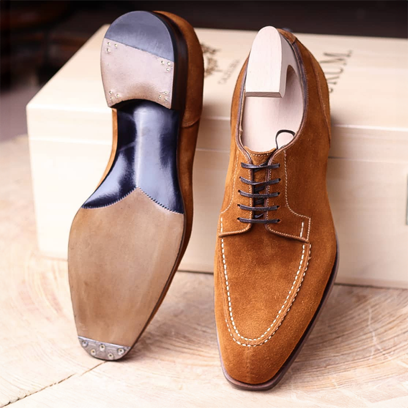 Men's comfortable elegant oxford shoes with cushioned sole, designed for all-day wear & durable style.