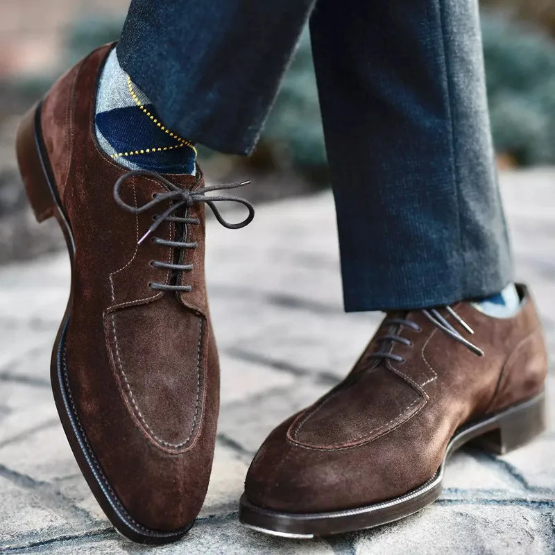 Timeless rich brown elegant men's oxford shoes, a sophisticated choice for formal and smart casual occasions.