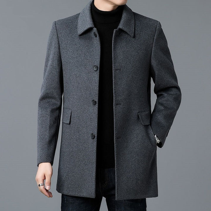 Stylish men's power jacket, modern fit for smart casual and office fashion.