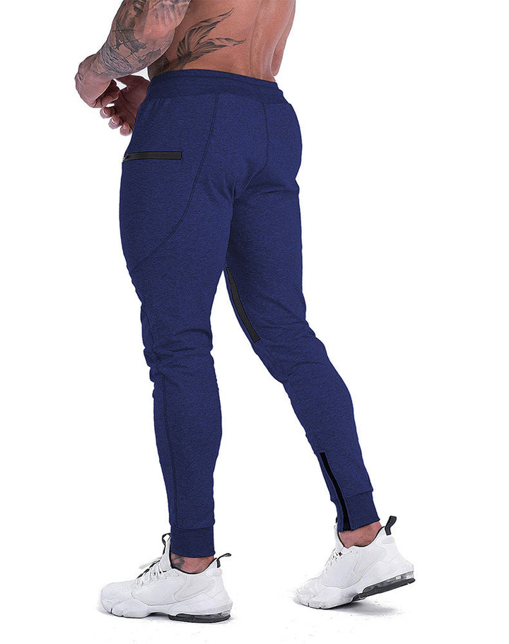 Active men's tapered joggers, offering freedom of movement and everyday comfort. Cotton blend fabric.