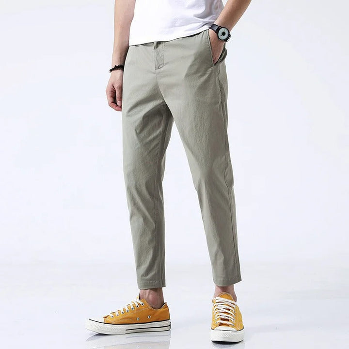 Men's casual stretch cotton trousers, straight fit, ensuring comfortable all-day wear with a modern look.