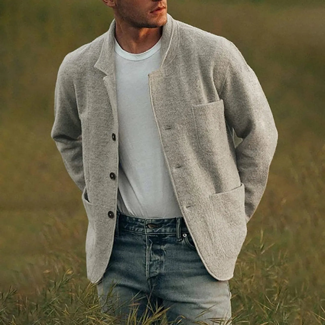 Men's lightly structured blazer, modern fit, perfect for versatile business casual or everyday wear.