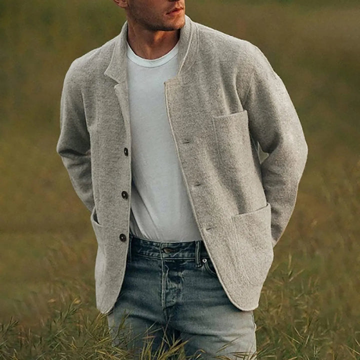 Men's lightly structured blazer, modern fit, perfect for versatile business casual or everyday wear.