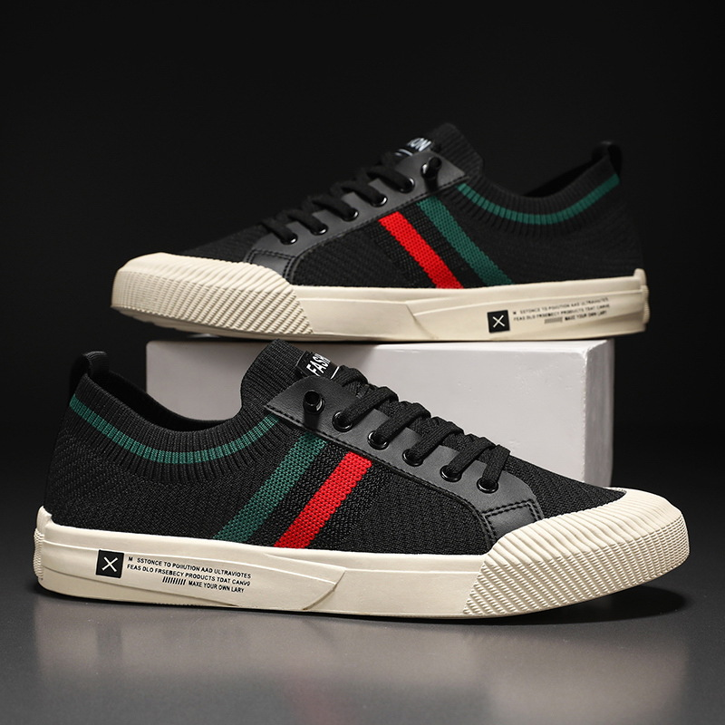 Casual men's footwear, lightweight and breathable, offering superior comfort.