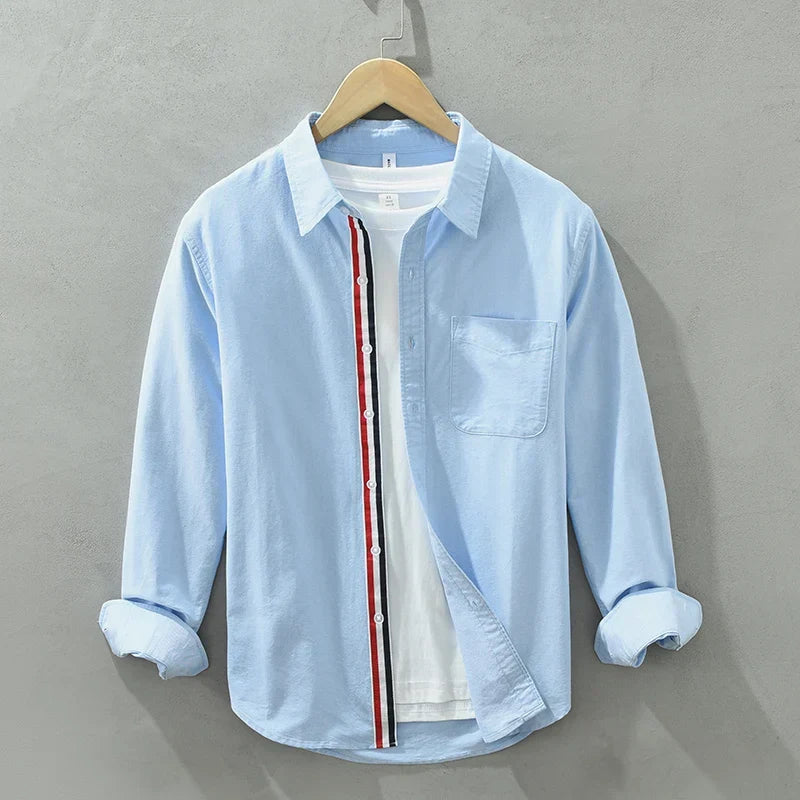 Versatile men's casual button-up shirt. Lightweight and relaxed, ideal for everyday wear or summer outings.