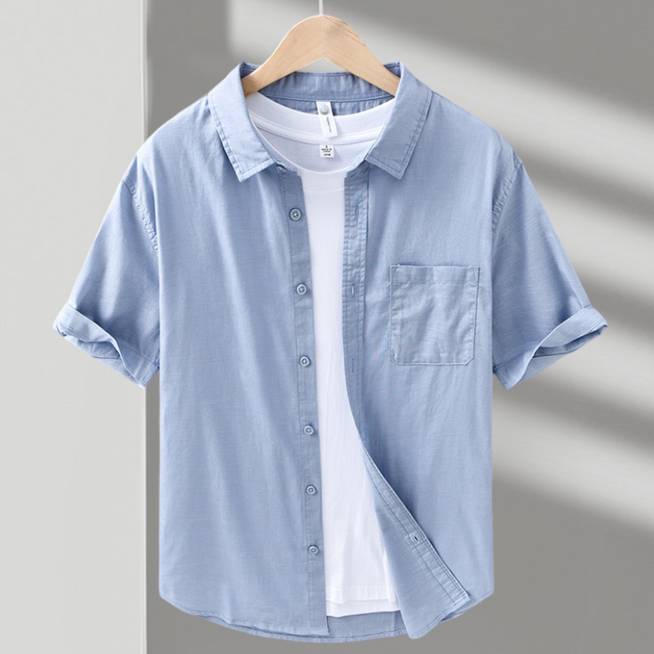 Stylish men's lightweight shirt, ideal for summer, offering a relaxed fit.