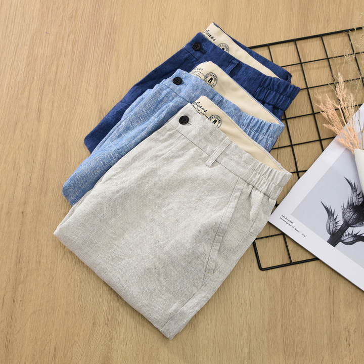 Men's shorts with elastic waist, lightweight and comfortable, great for casual summer, beach or everyday style.