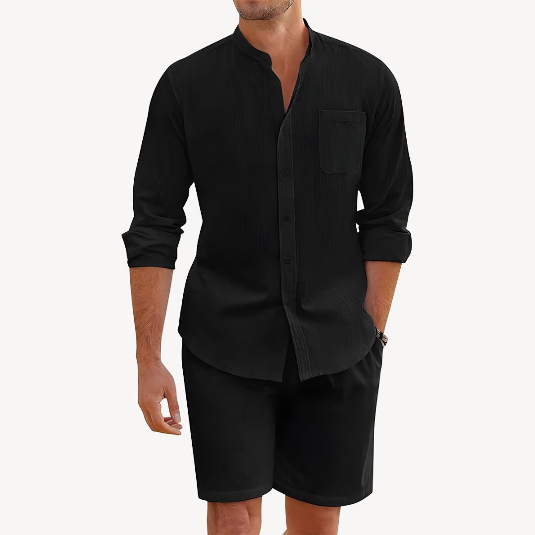 Casual men's two-piece summer set: lightweight button-up shirt & drawstring shorts. Ideal for beach & vacation.
