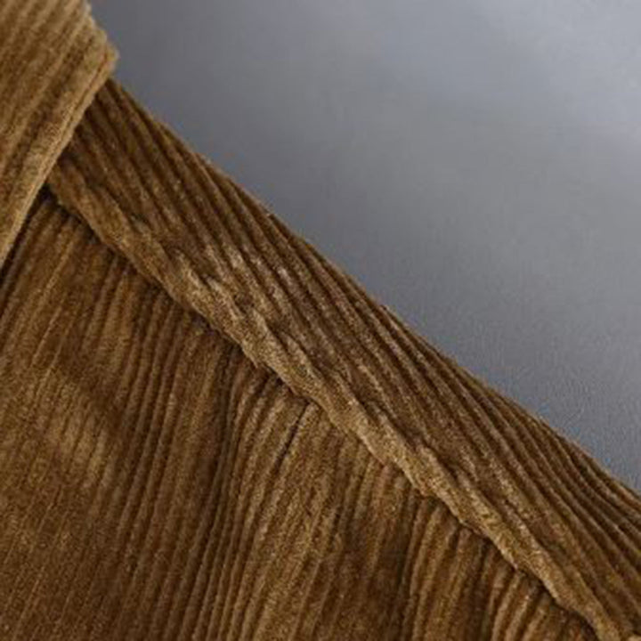 Detail shot: Men's classic corduroy jacket, highlighting its warm lining and textured fabric.