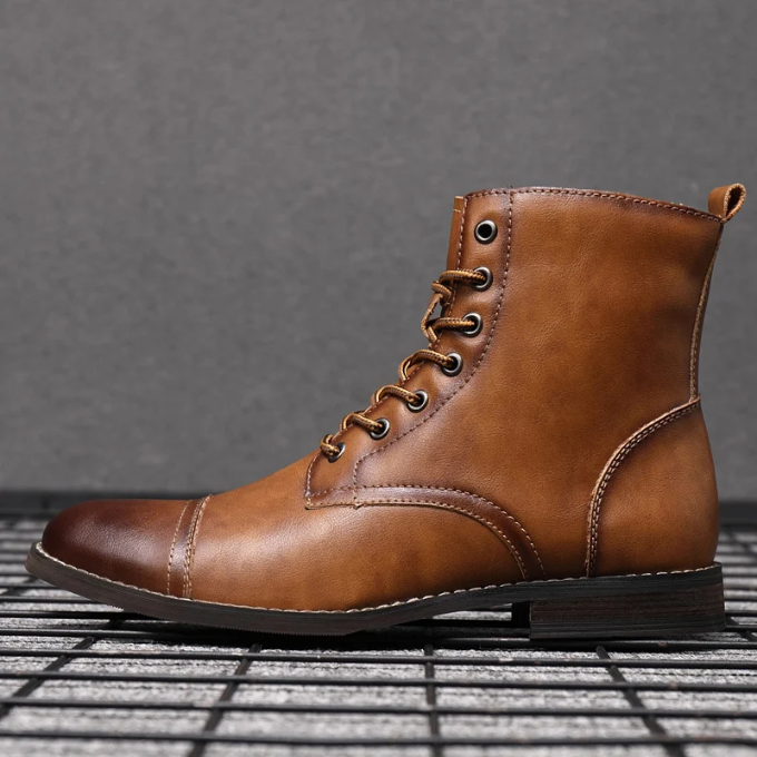 Comfortable men's Lisbon dress boots, perfect for everyday wear with their versatile design and refined style.