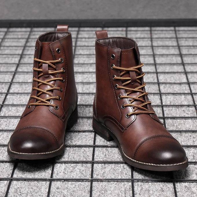 Formal men's Lisbon dress boots, exuding refined style with comfortable leather, ideal for professional settings.