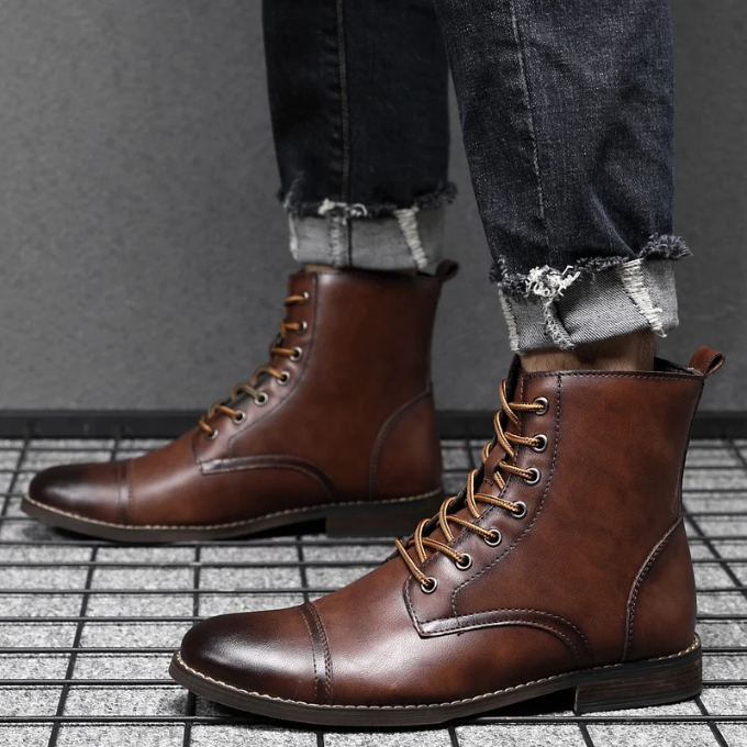 Lace-up men's Lisbon dress boots. Refined brown leather ensures comfortable, versatile style for any occasion.
