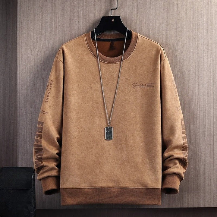 Men's crewneck pullover sweatshirt, relaxed fit, soft touch, long sleeve, urban style streetwear.