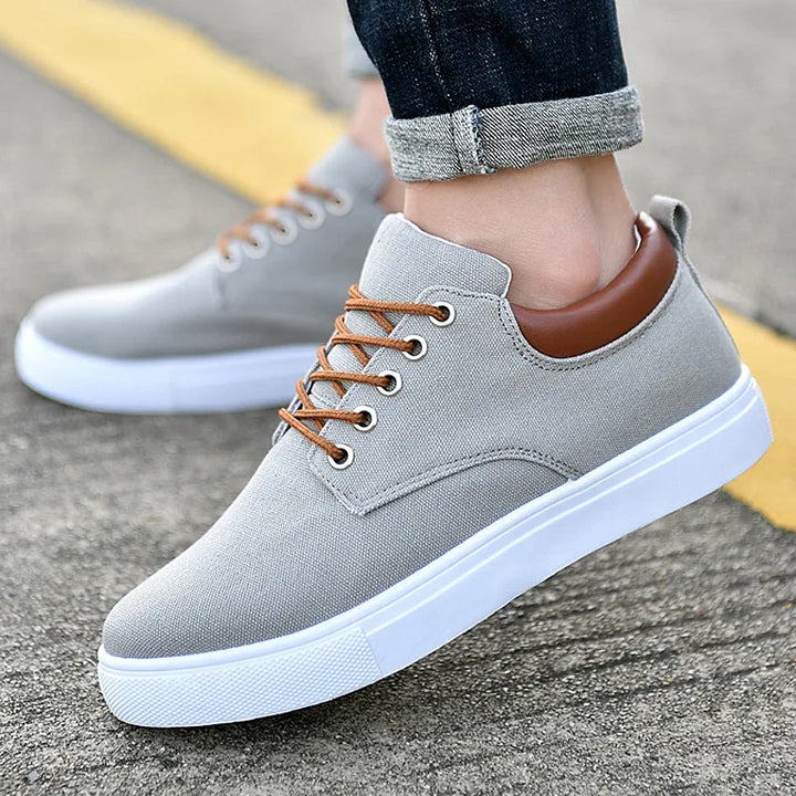 Stylish men's minimalist slip-on casual dress shoes, essential modern footwear for men's fashion.