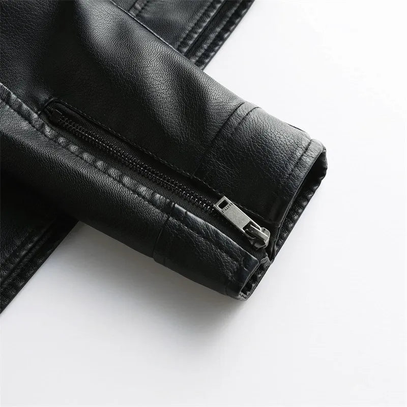 Stylish men's modern fit jacket with a sleek design. Perfect everyday outerwear for contemporary fashion.